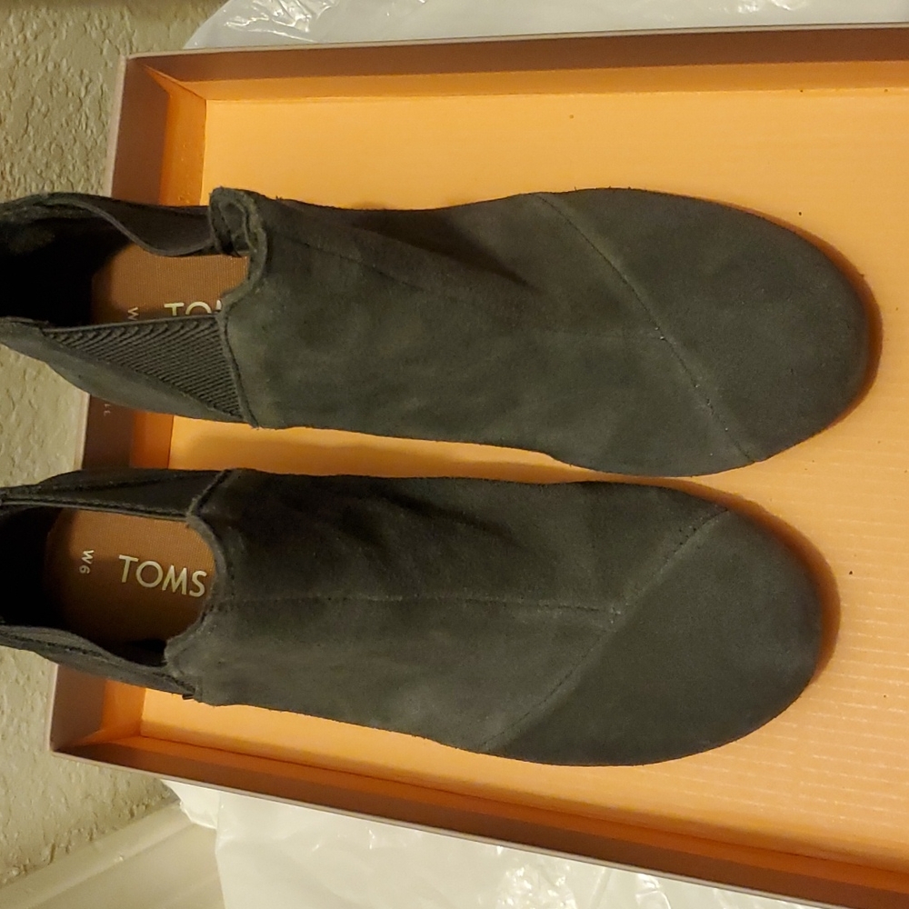Tom's wedge shoes